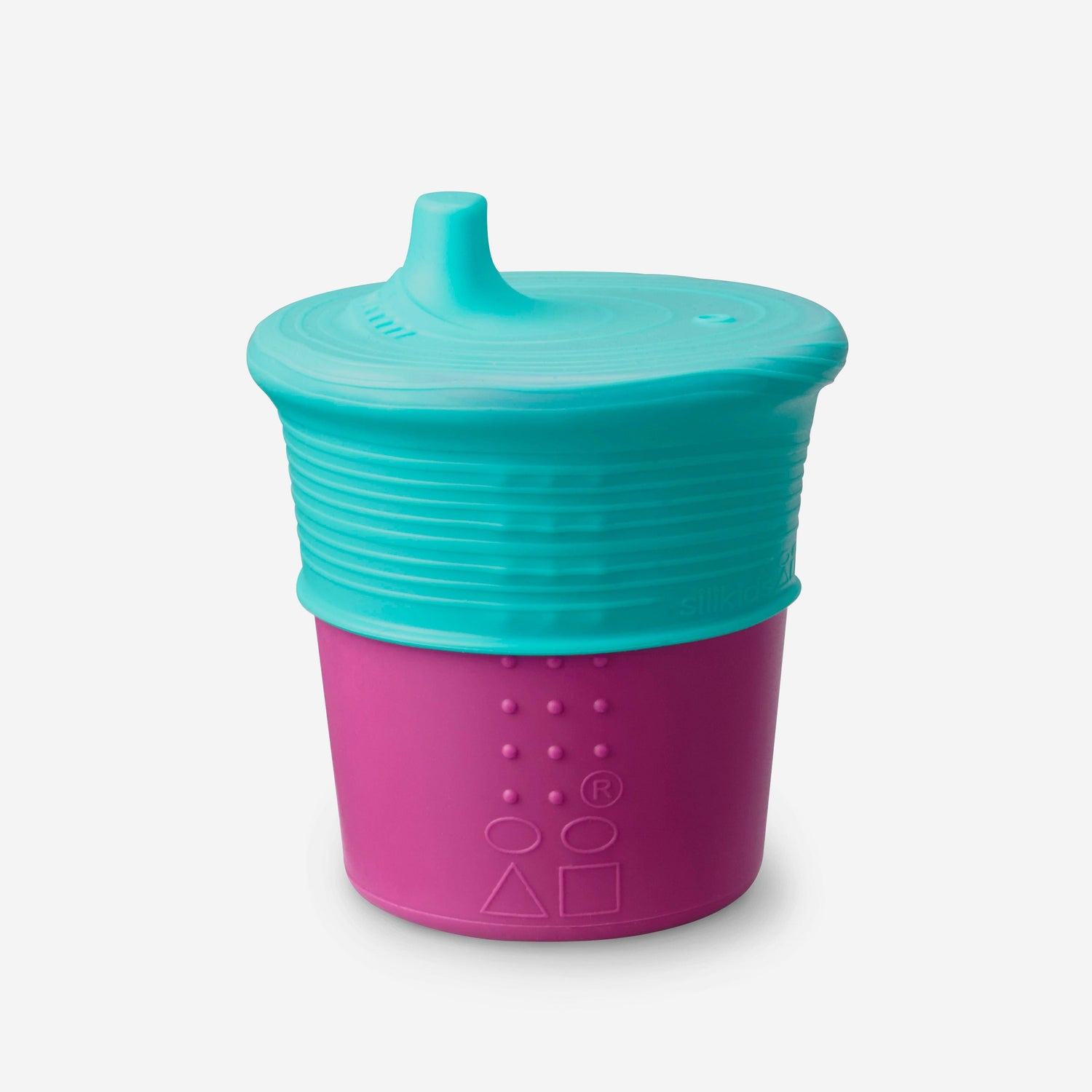 Parents using GoSili sippy cups for kids at a family gathering.
