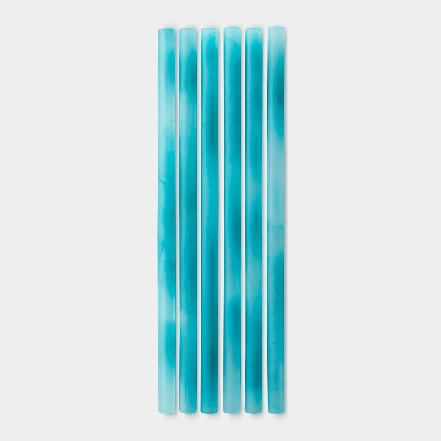 Durable and non-toxic silicone straws, safe for hot and cold beverages.